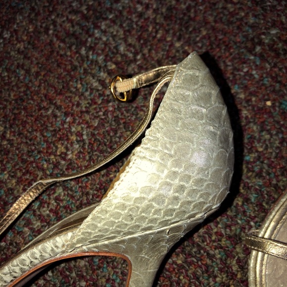 BCBGMAXAZRIA Gold Snakeskin Heels - Picture 4 of 4